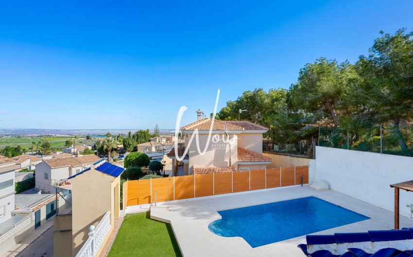 Herverkoop - Villa -
San Miguel de Salinas - Inland