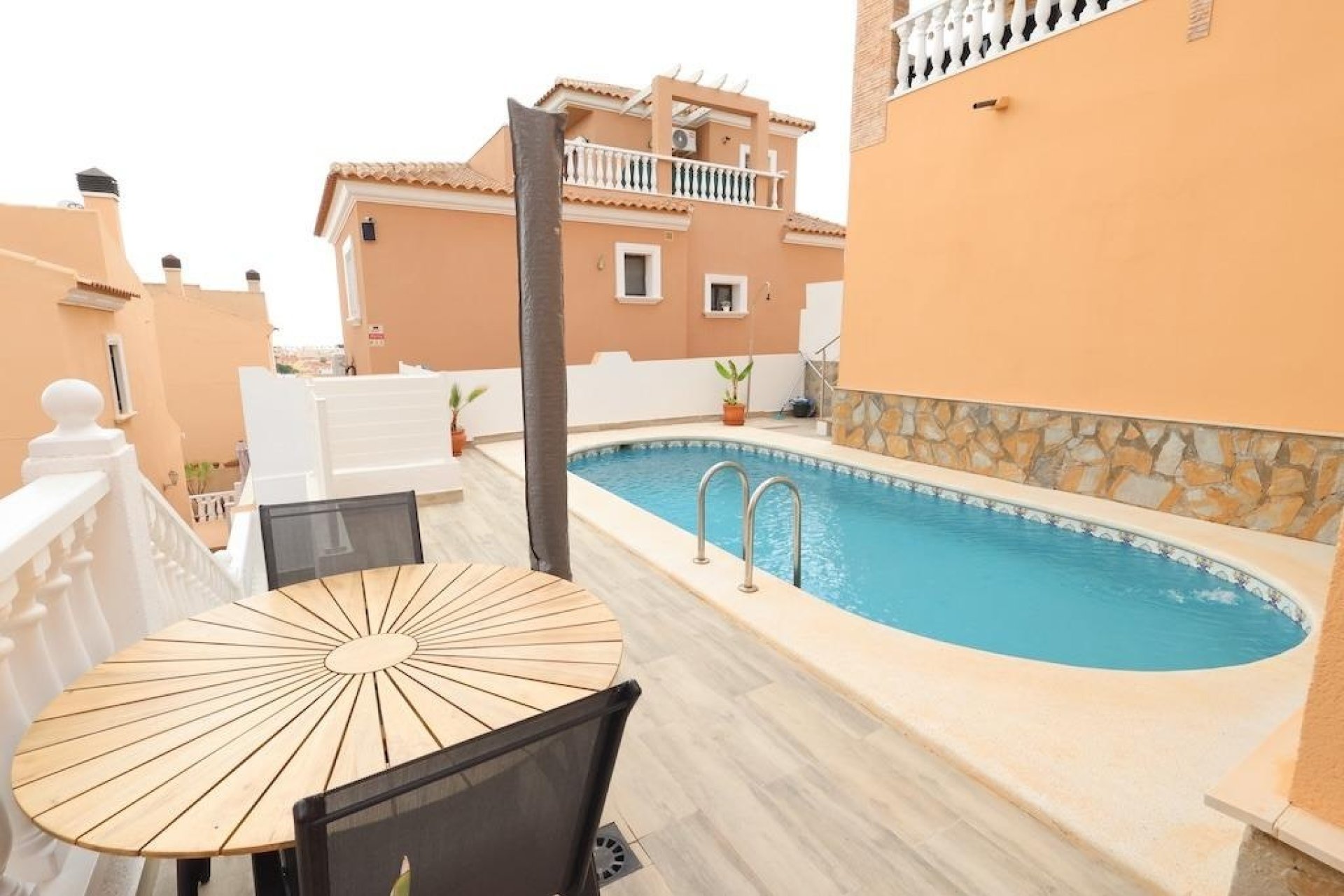 Herverkoop - Villa -
San Miguel de Salinas - Inland