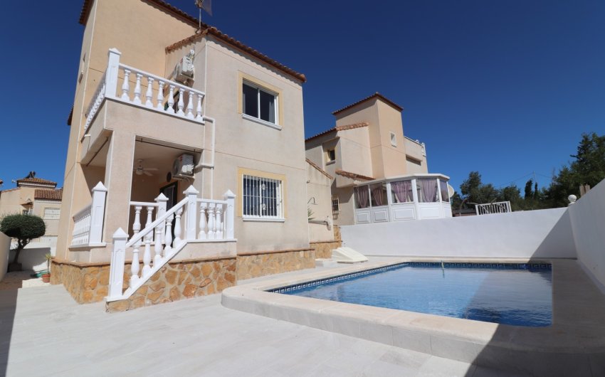 Herverkoop - Villa -
San Miguel de Salinas - Lake View Mansions