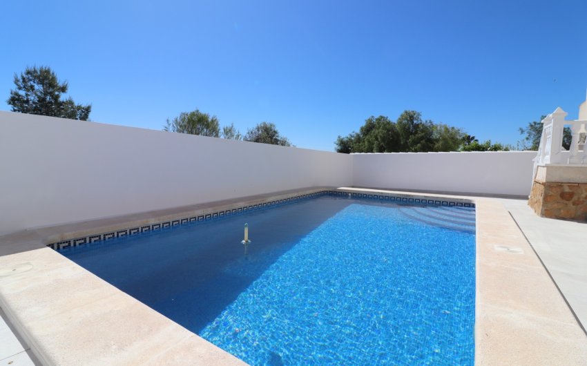 Herverkoop - Villa -
San Miguel de Salinas - Lake View Mansions