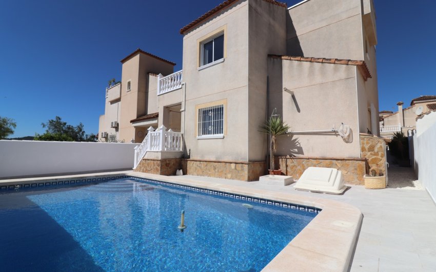 Herverkoop - Villa -
San Miguel de Salinas - Lake View Mansions
