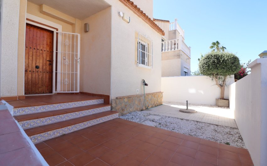Herverkoop - Villa -
San Miguel de Salinas - Lake View Mansions
