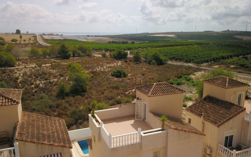 Herverkoop - Villa -
San Miguel de Salinas - Lake View Mansions
