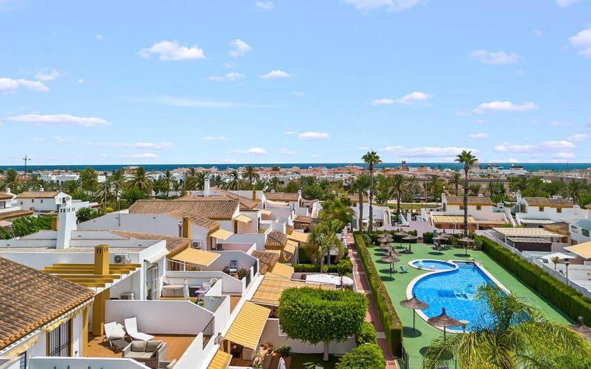 Herverkoop - Villa -
Torre de la Horadada - Pueblo Latino