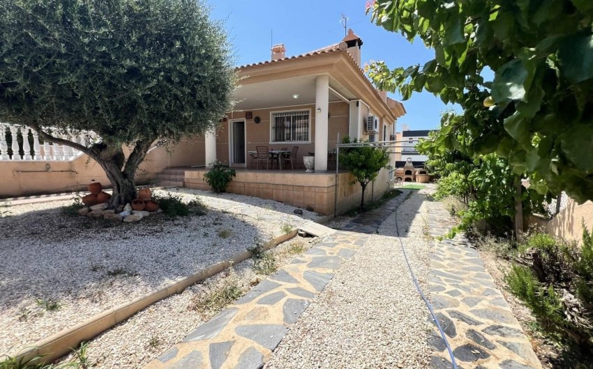 Herverkoop - Villa -
Torrevieja - Aguas Nuevas