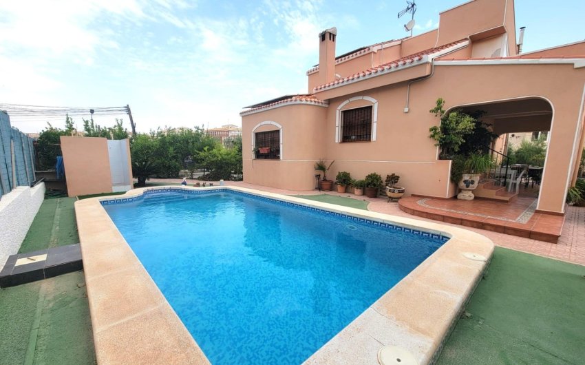 Herverkoop - Villa -
Torrevieja - Aguas Nuevas