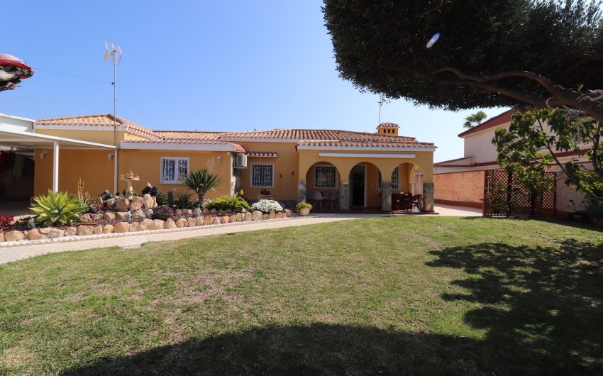 Herverkoop - Villa -
Torrevieja - Chaparral