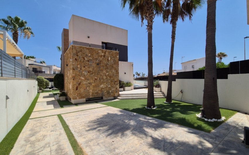 Herverkoop - Villa -
Torrevieja - Costa Blanca