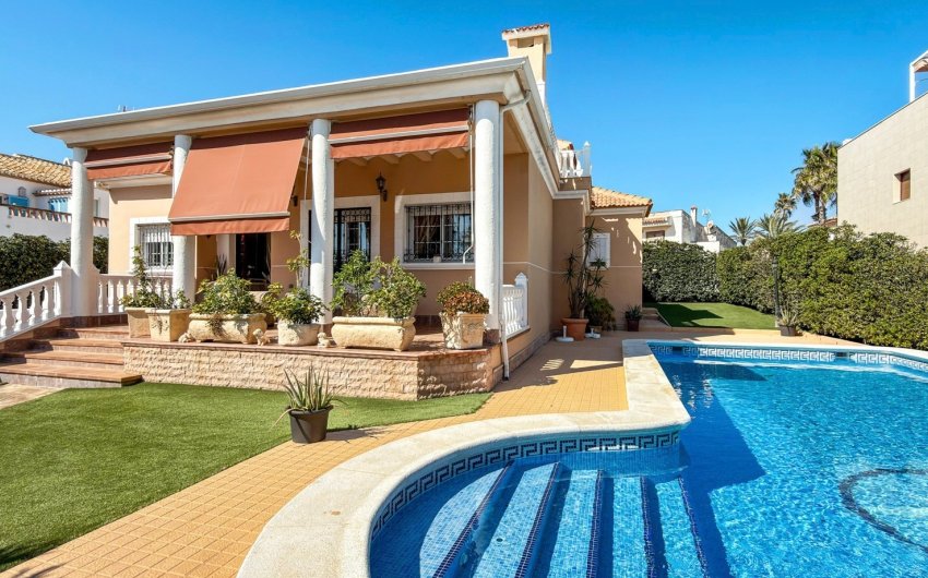 Herverkoop - Villa -
Torrevieja - Costa Blanca