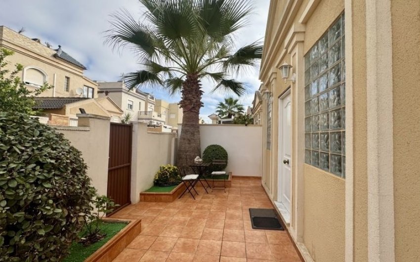 Herverkoop - Villa -
Torrevieja - Costa Blanca
