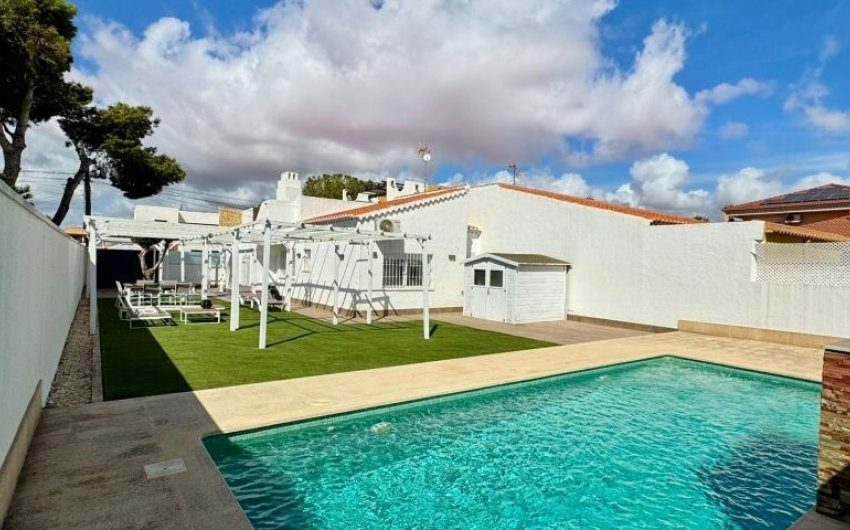 Herverkoop - Villa -
Torrevieja - Costa Blanca
