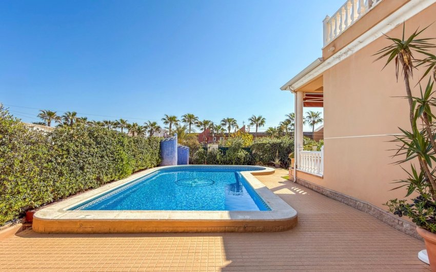 Herverkoop - Villa -
Torrevieja - Costa Blanca