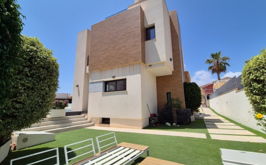 Herverkoop - Villa -
Torrevieja - Costa Blanca