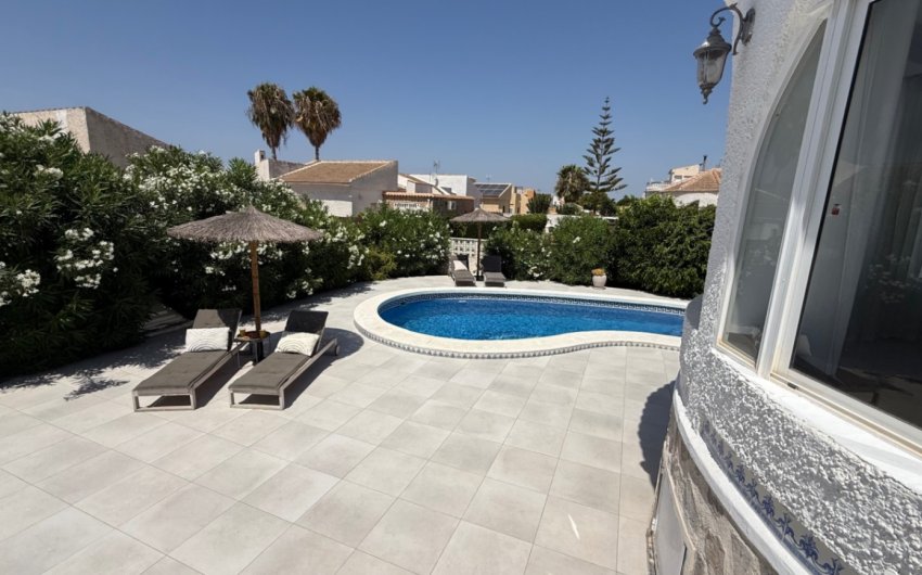 Herverkoop - Villa -
Torrevieja - Costa Blanca