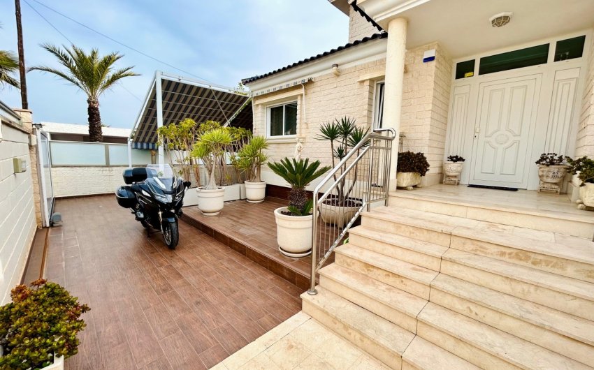 Herverkoop - Villa -
Torrevieja - Costa Blanca