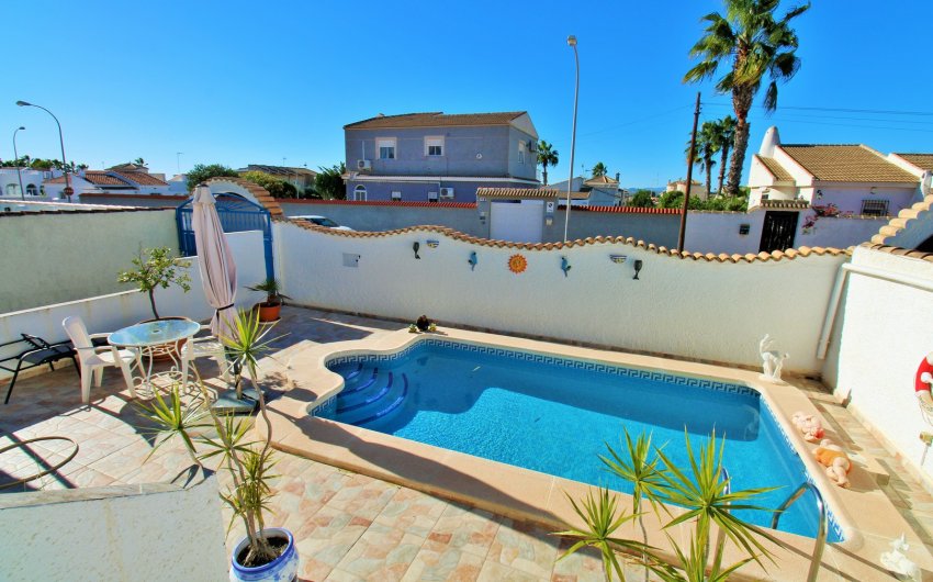 Herverkoop - Villa -
Torrevieja - El Chaparral