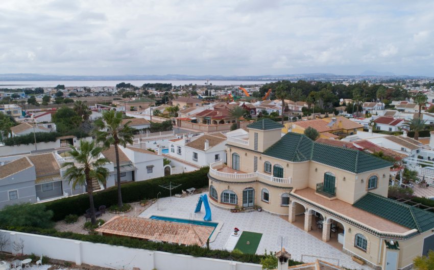 Herverkoop - Villa -
Torrevieja - El Chaparral