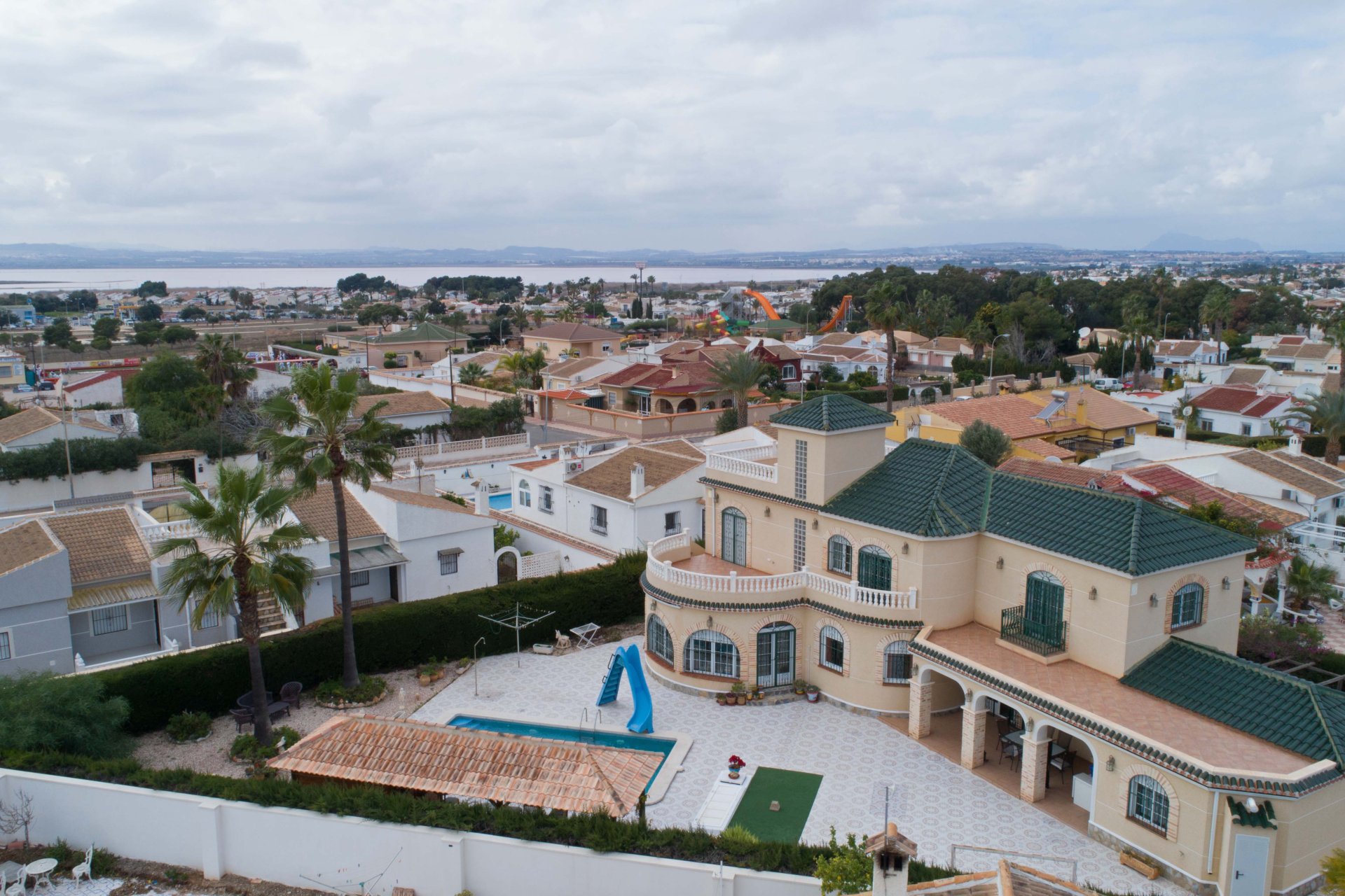 Herverkoop - Villa -
Torrevieja - El Chaparral