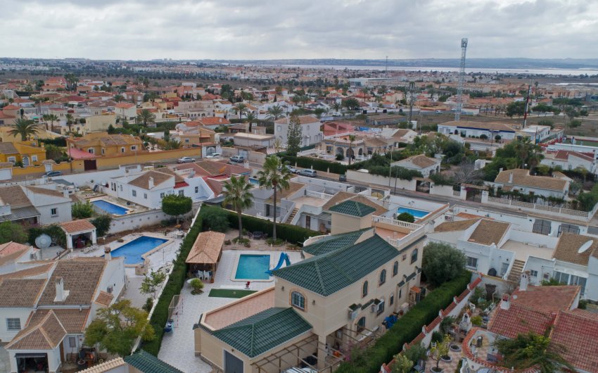 Herverkoop - Villa -
Torrevieja - El Chaparral