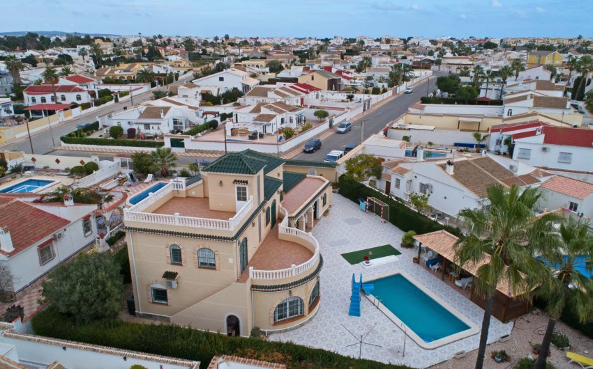 Herverkoop - Villa -
Torrevieja - El Chaparral