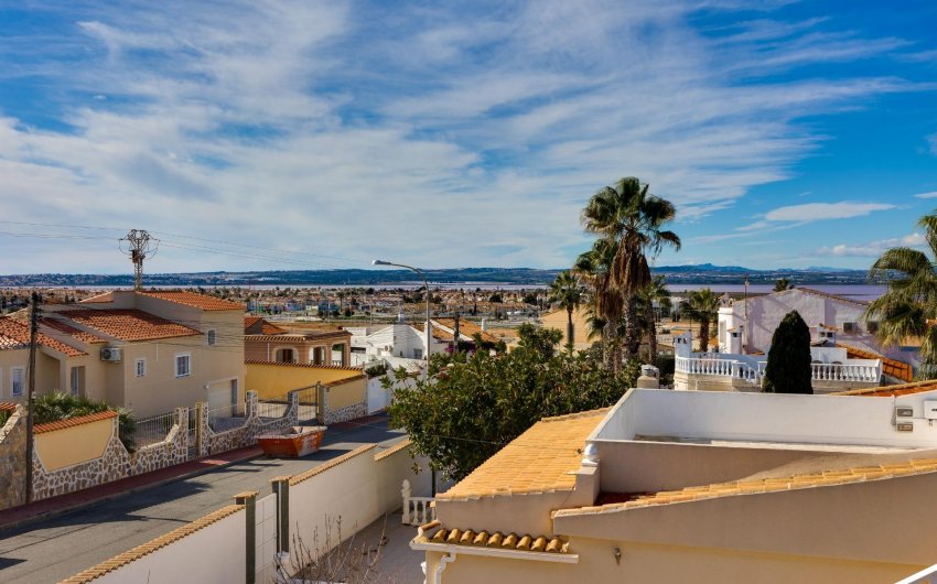 Herverkoop - Villa -
Torrevieja - La Siesta - El Salado - Torreta