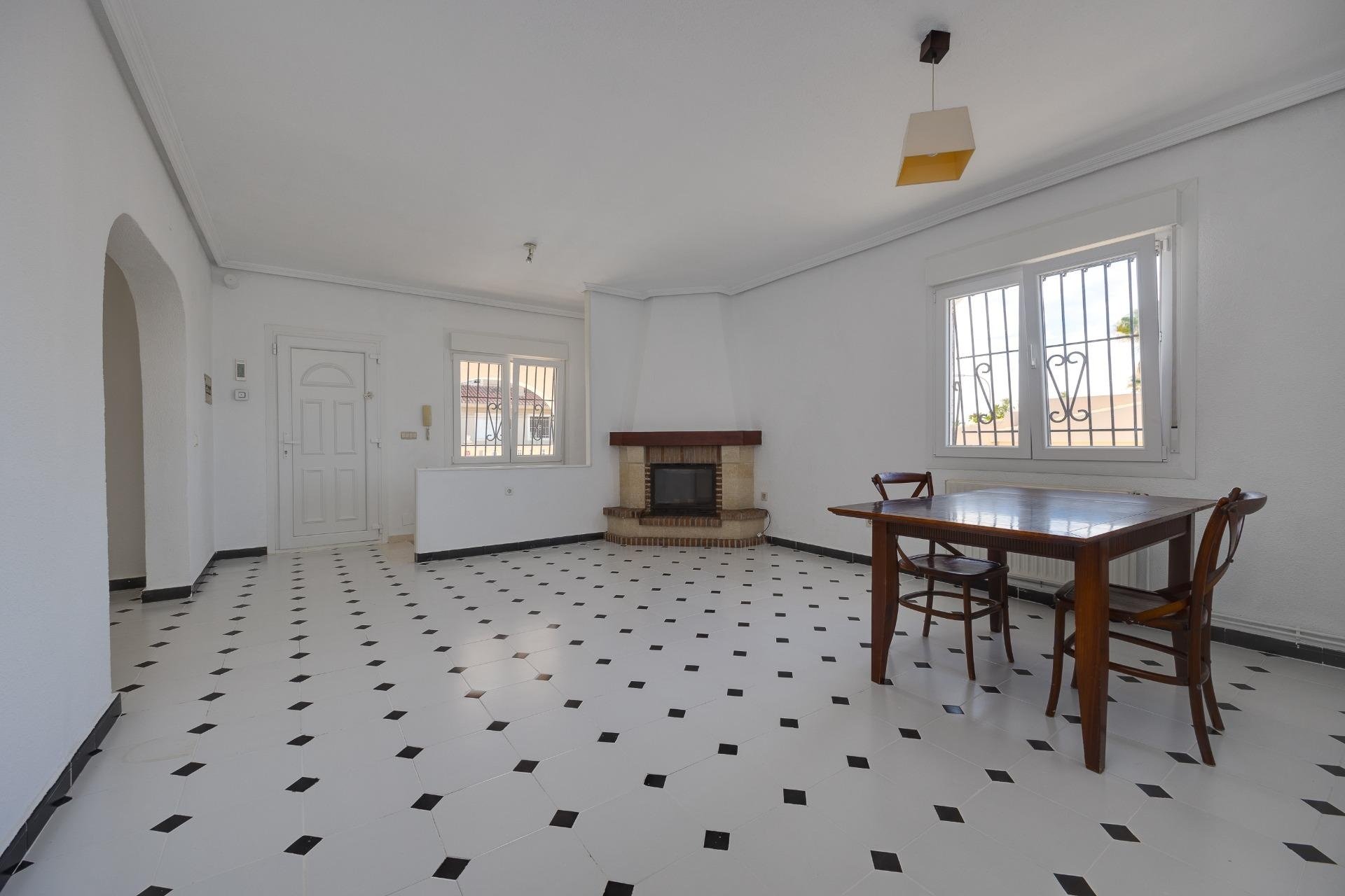 Herverkoop - Villa -
Torrevieja - La Siesta - El Salado - Torreta