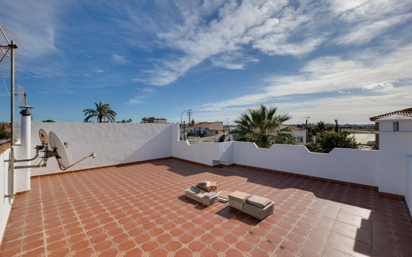 Herverkoop - Villa -
Torrevieja - La Siesta - El Salado - Torreta