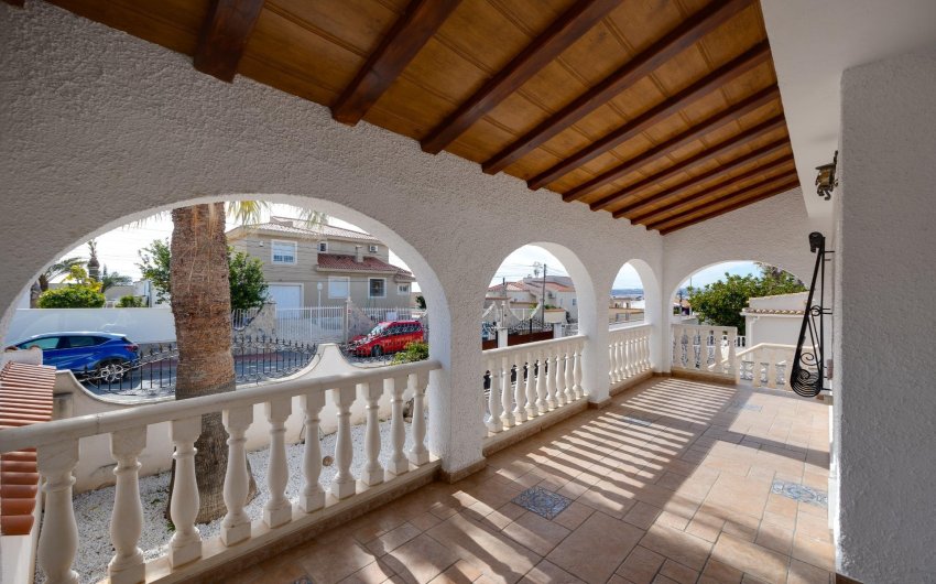 Herverkoop - Villa -
Torrevieja - La Siesta - El Salado - Torreta