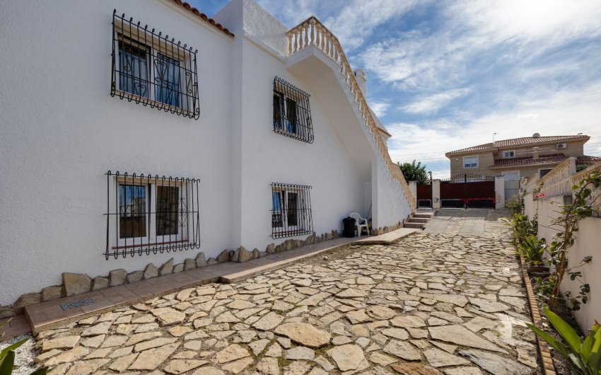 Herverkoop - Villa -
Torrevieja - La Siesta - El Salado - Torreta