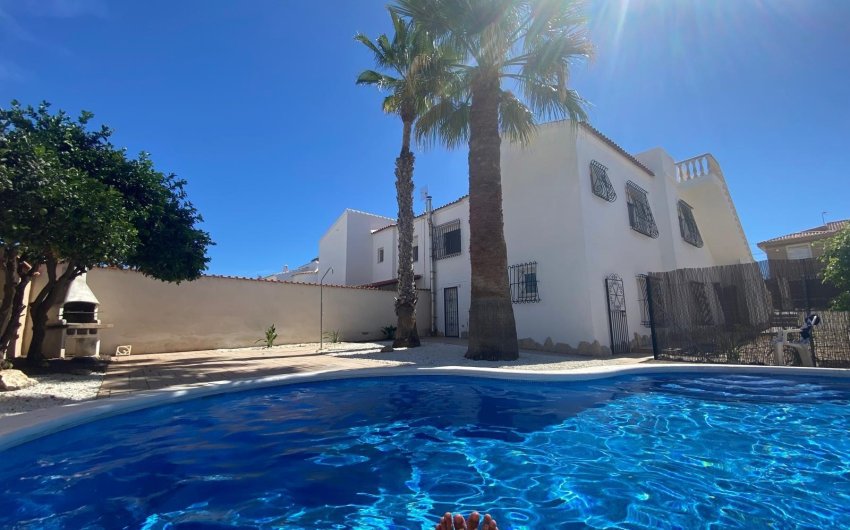 Herverkoop - Villa -
Torrevieja - La Siesta - El Salado - Torreta