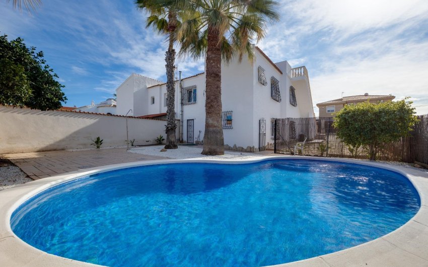 Herverkoop - Villa -
Torrevieja - La Siesta - El Salado - Torreta