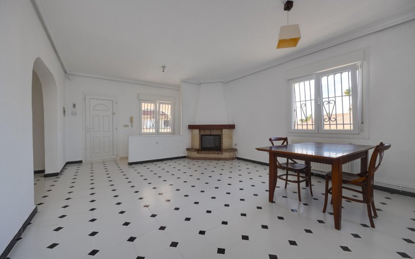 Herverkoop - Villa -
Torrevieja - La Siesta - El Salado - Torreta