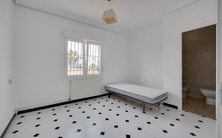 Herverkoop - Villa -
Torrevieja - La Siesta - El Salado - Torreta