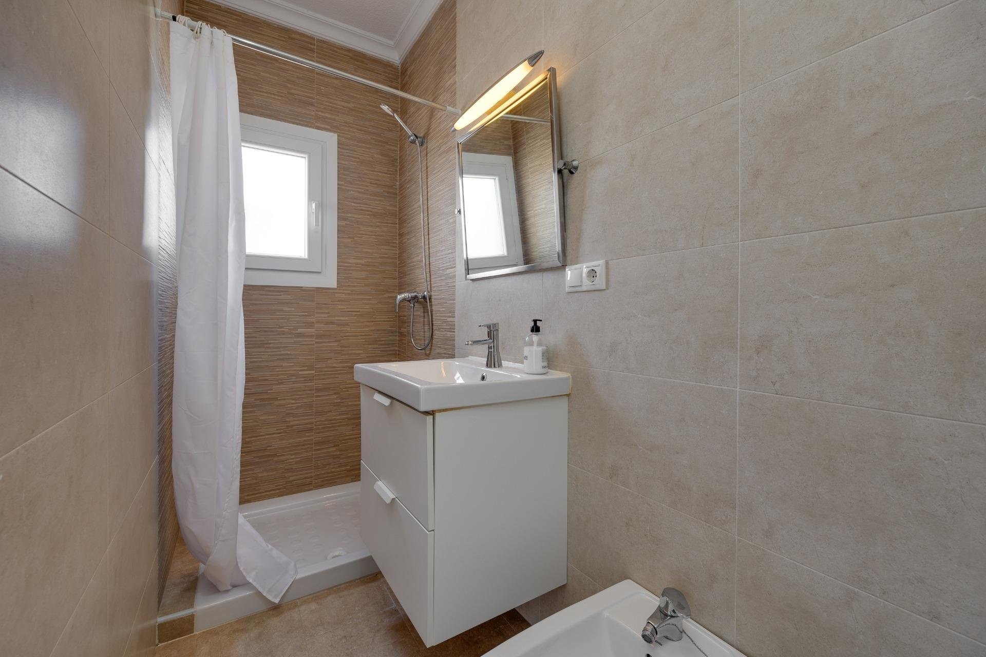 Herverkoop - Villa -
Torrevieja - La Siesta - El Salado - Torreta