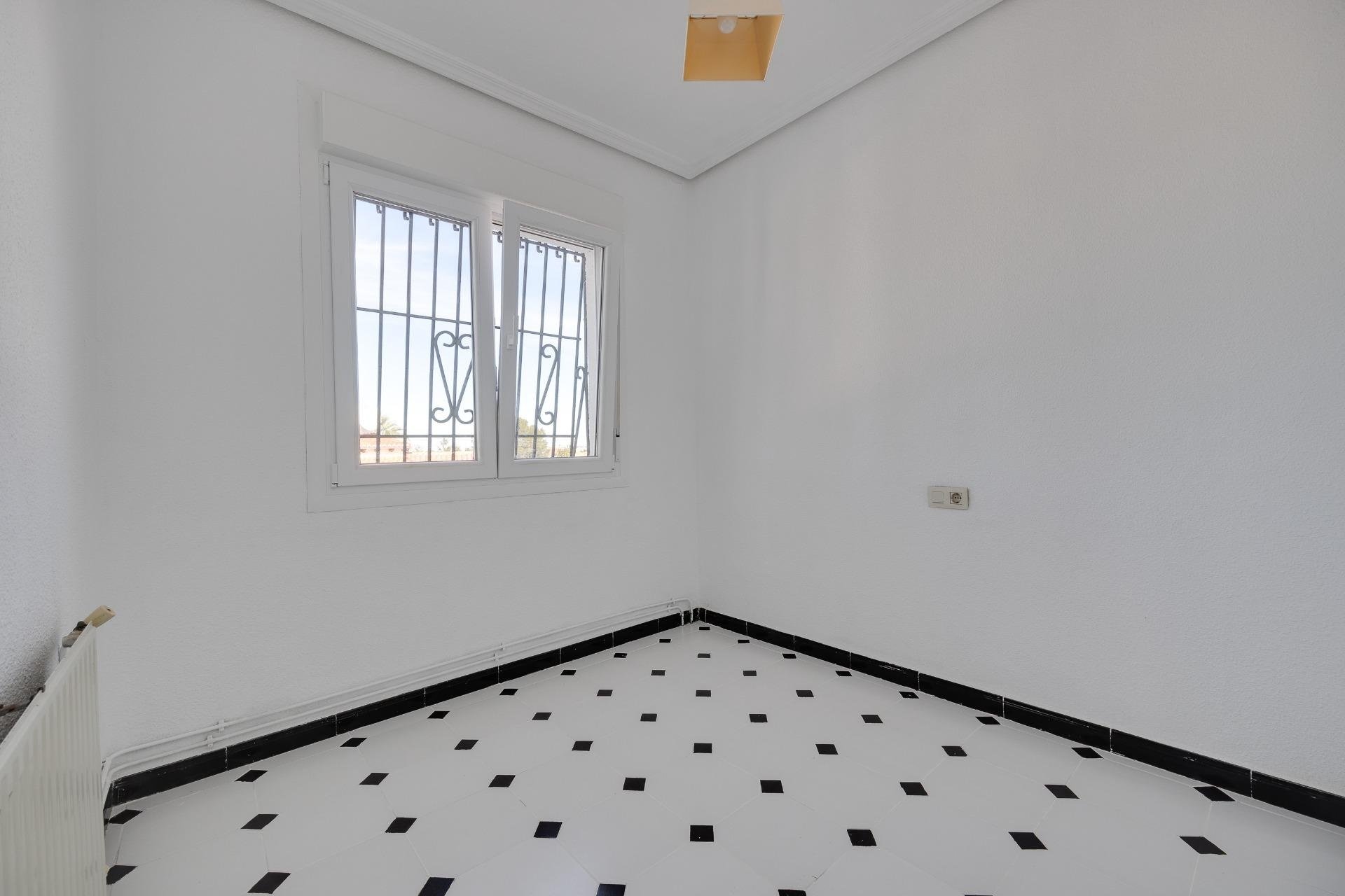 Herverkoop - Villa -
Torrevieja - La Siesta - El Salado - Torreta
