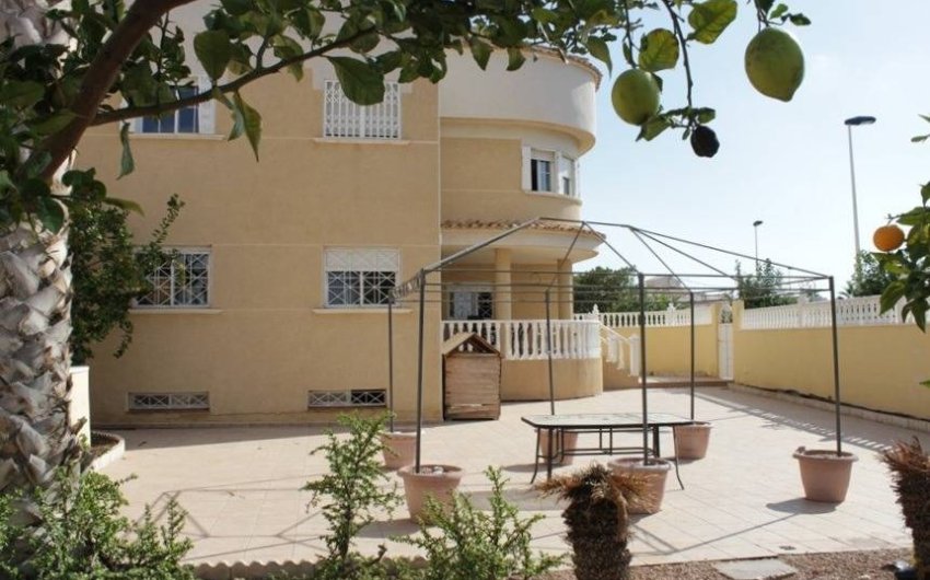 Herverkoop - Villa -
Torrevieja - La Siesta - El Salado - Torreta