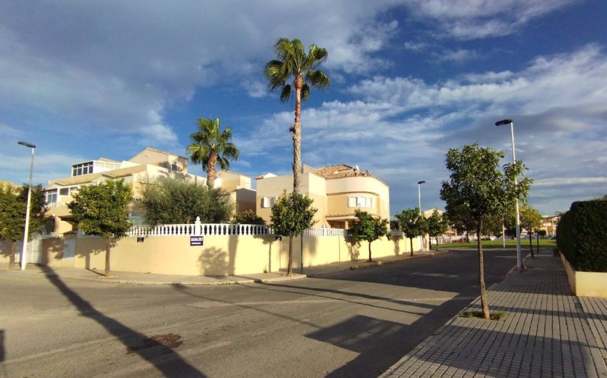 Herverkoop - Villa -
Torrevieja - La Siesta - El Salado - Torreta