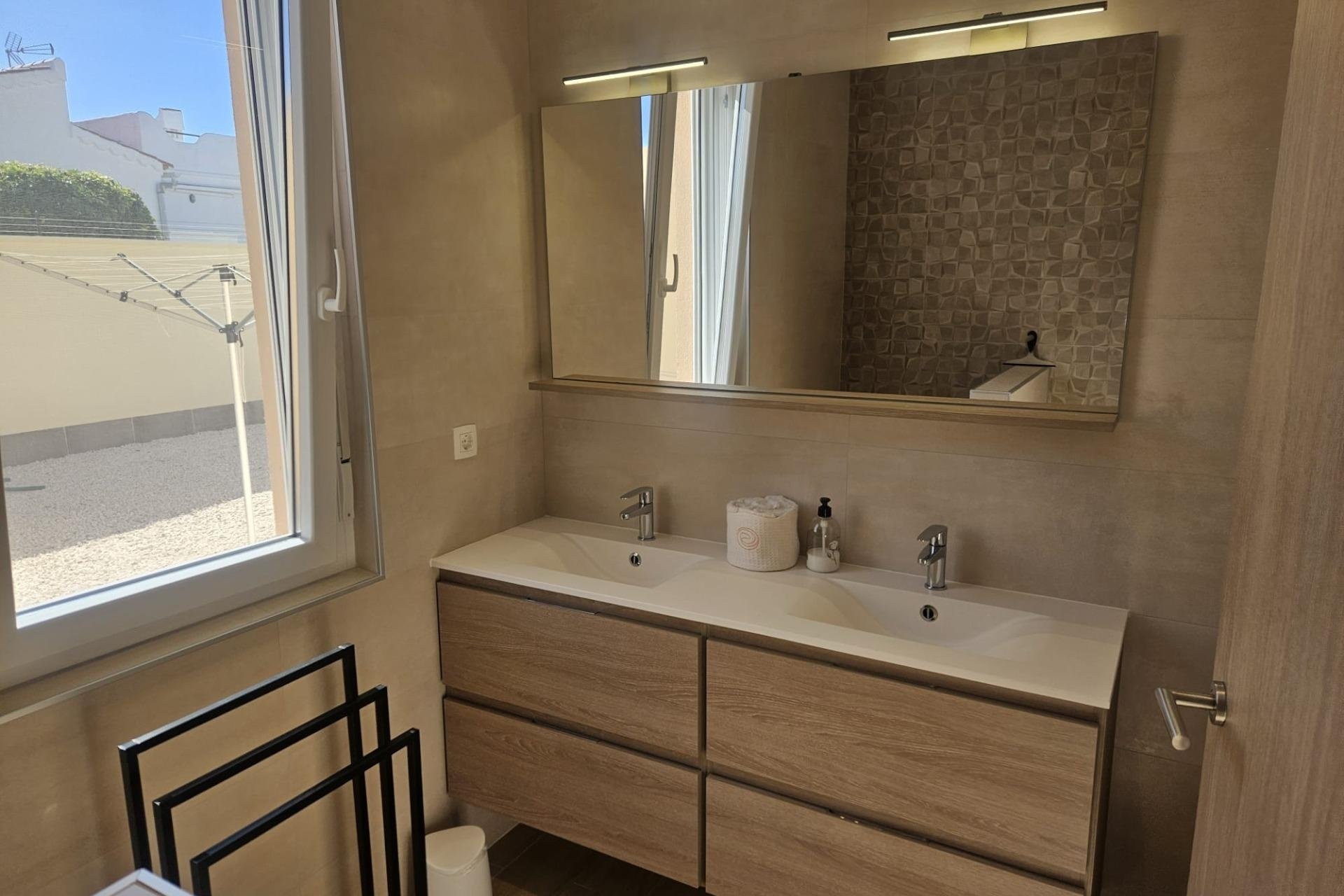 Herverkoop - Villa -
Torrevieja - La Siesta - El Salado - Torreta