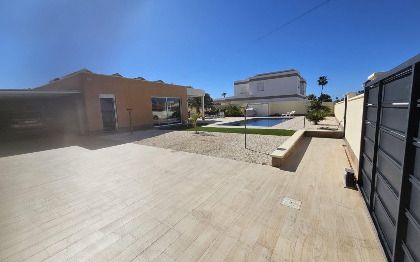 Herverkoop - Villa -
Torrevieja - La Siesta - El Salado - Torreta
