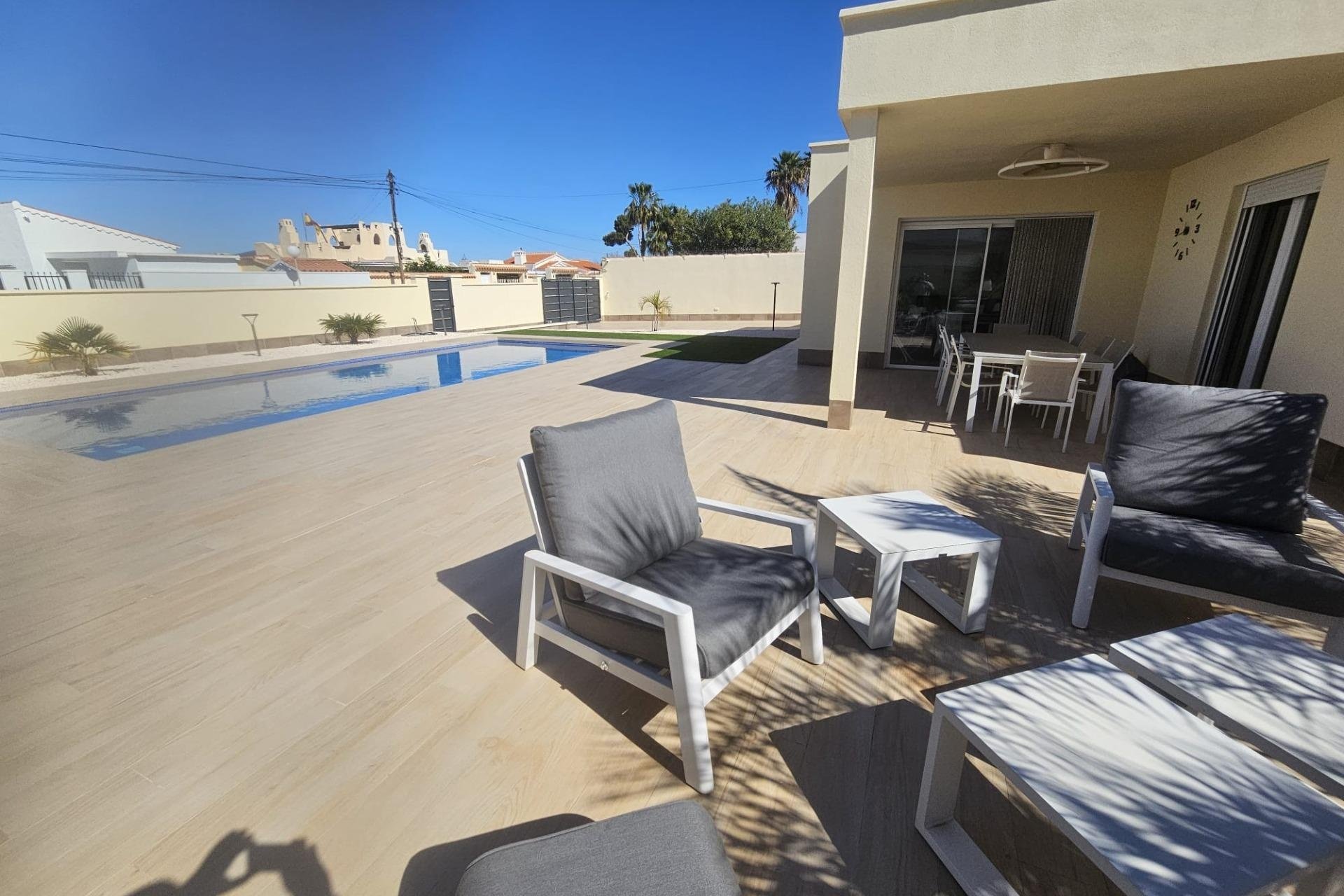 Herverkoop - Villa -
Torrevieja - La Siesta - El Salado - Torreta