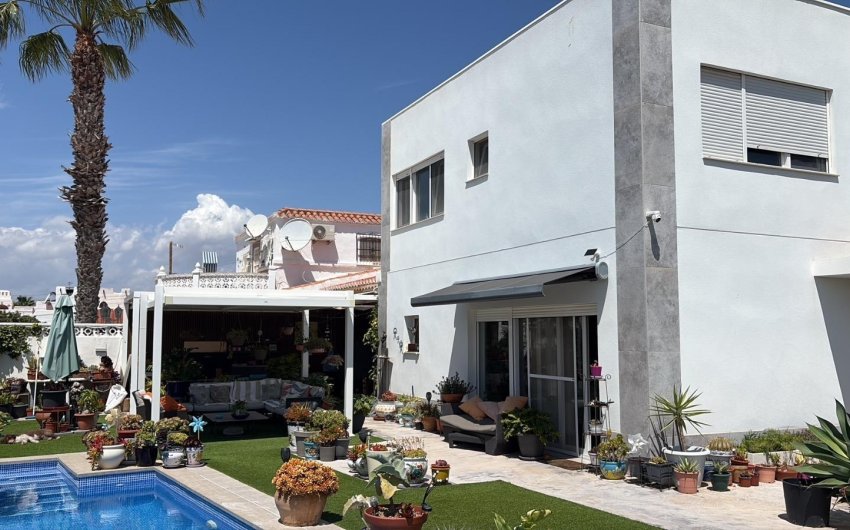 Herverkoop - Villa -
Torrevieja - La Siesta - El Salado - Torreta