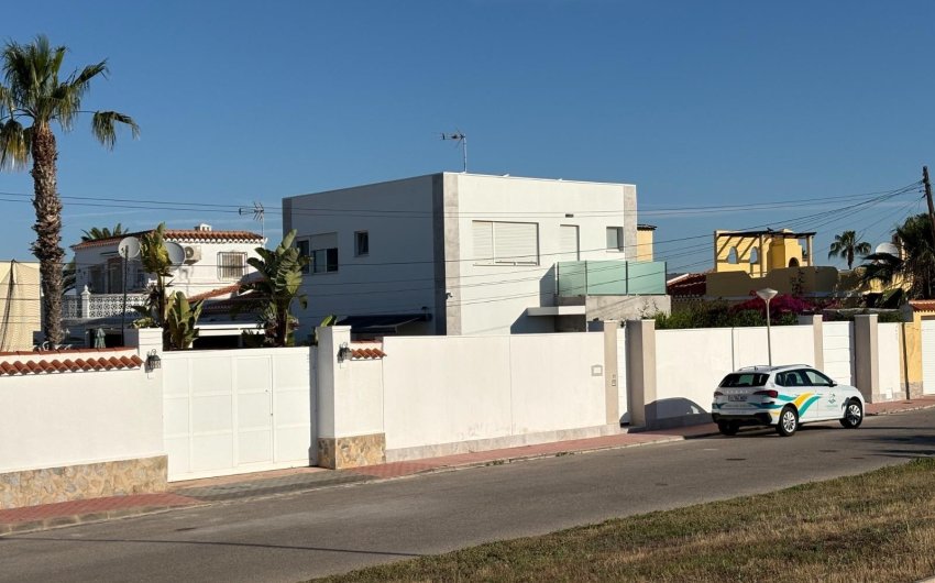 Herverkoop - Villa -
Torrevieja - La Siesta - El Salado - Torreta