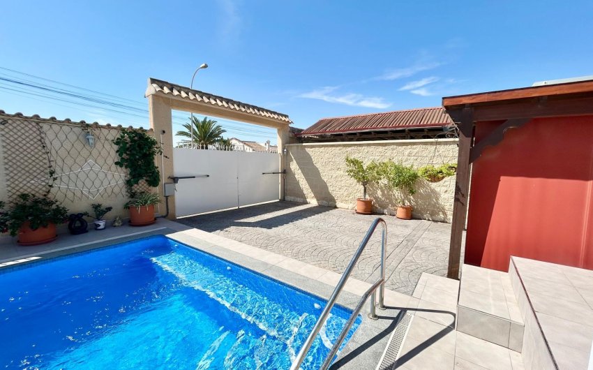 Herverkoop - Villa -
Torrevieja - La Siesta