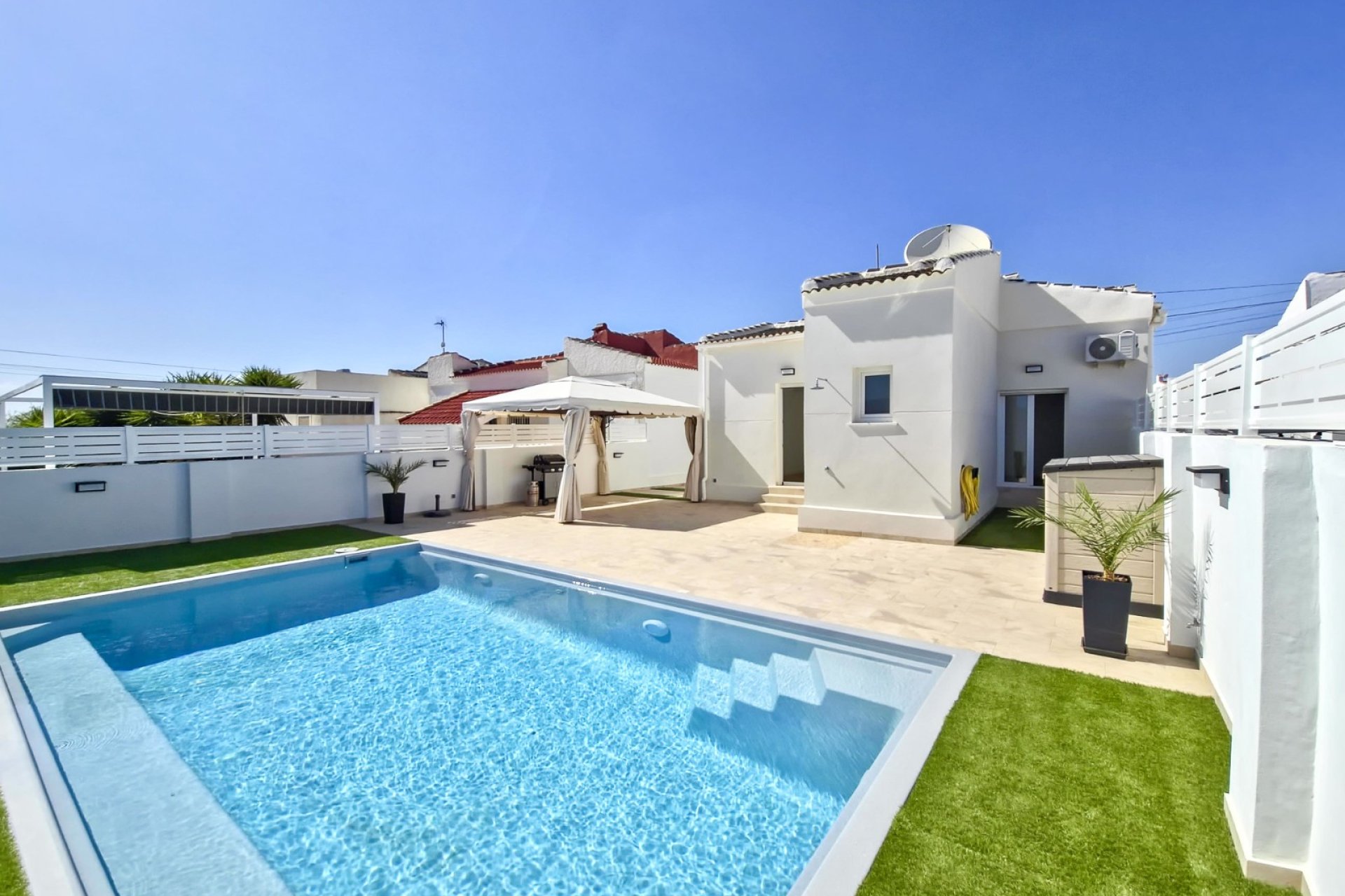 Herverkoop - Villa -
Torrevieja - La Siesta