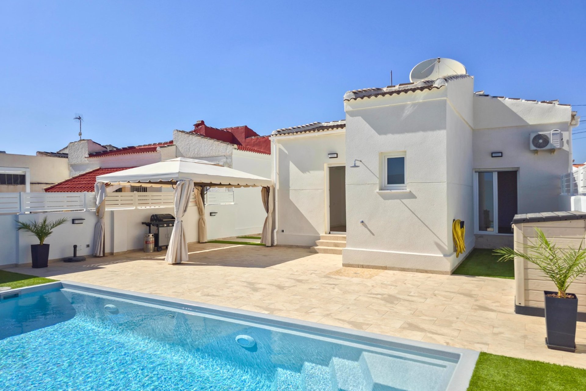 Herverkoop - Villa -
Torrevieja - La Siesta