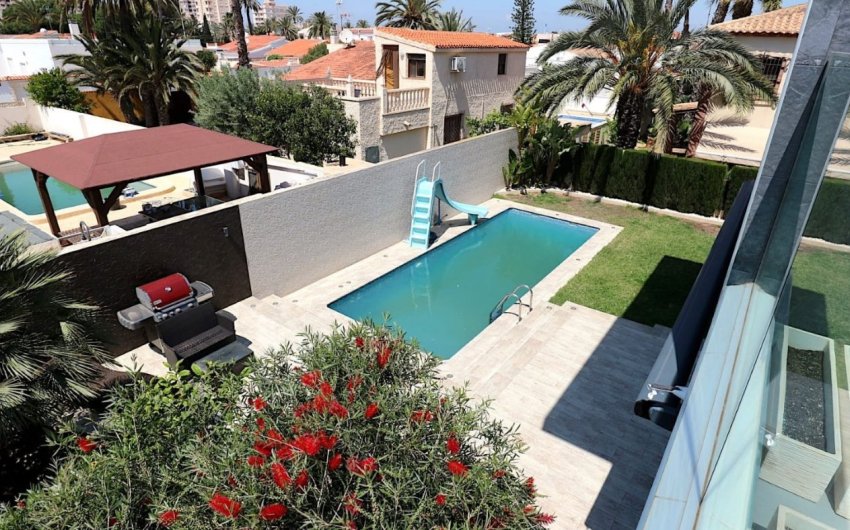 Herverkoop - Villa -
Torrevieja - Los Angeles