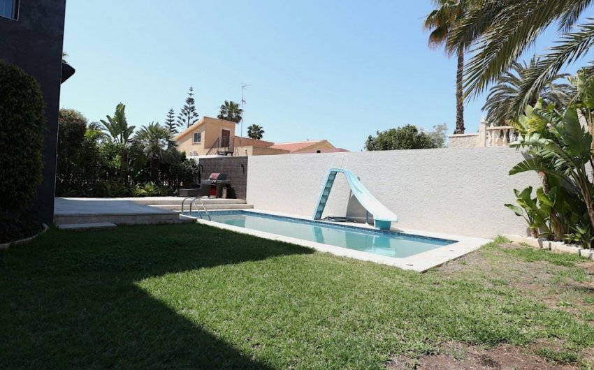 Herverkoop - Villa -
Torrevieja - Los Angeles