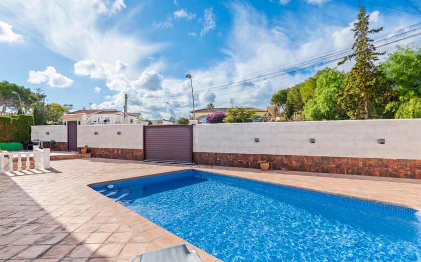 Herverkoop - Villa -
Torrevieja - Los Balcones