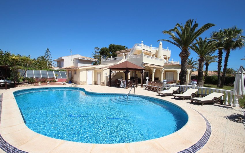 Herverkoop - Villa -
Torrevieja - Punta Prima