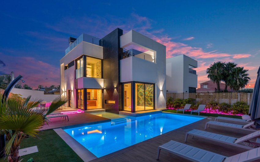 Herverkoop - Villa -
Torrevieja - Torreta Florida